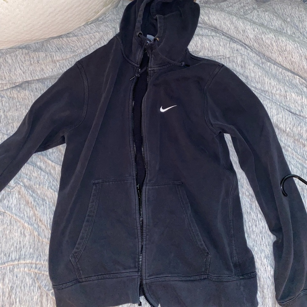 Nike sweatshirt size medium